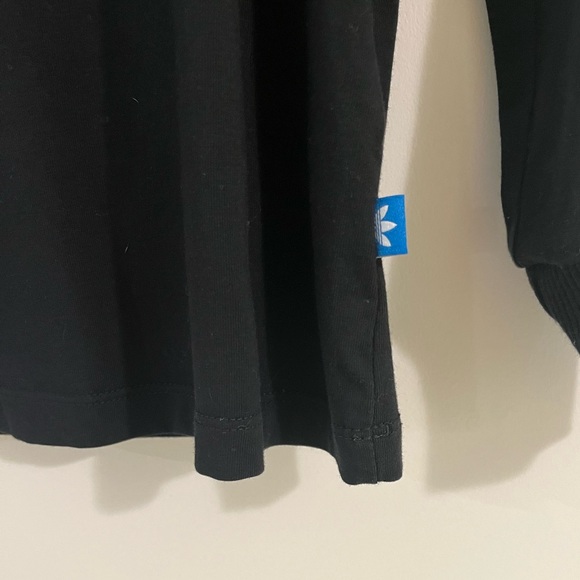 Adidas size M long sleeved shirt - Picture 2 of 6